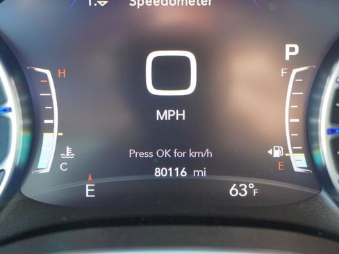 Used 2020 Chrysler Pacifica Limited w/ Tire & Wheel Group FWD image 9