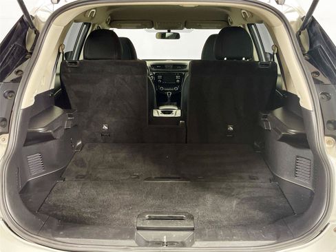 Used 2017 Nissan Rogue SV AWD/4WD image 24