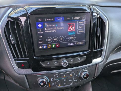 Used 2021 Chevrolet Traverse LT image 26