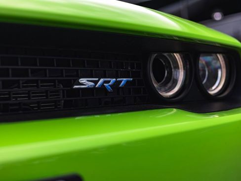 Used 2015 Dodge Challenger SRT Hellcat RWD image 5