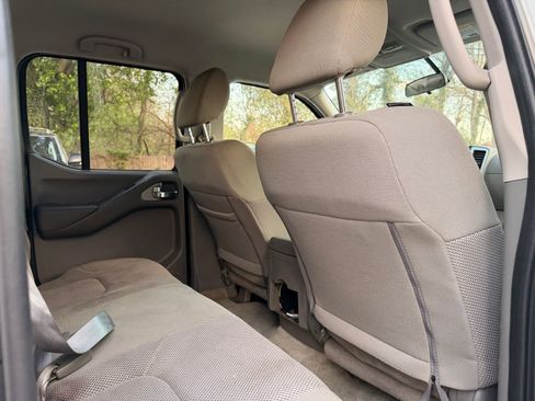 Used 2018 Nissan Frontier SV image 15