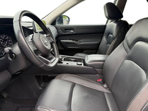 Used 2023 Nissan Pathfinder SL AWD/4WD image 9