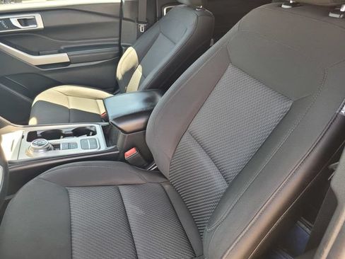 Certified 2023 Ford Explorer XLT RWD image 11