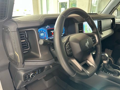 Used 2025 Ford Bronco Badlands AWD/4WD image 16