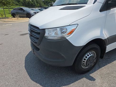 Used 2022 Mercedes-Benz Sprinter 3500 image 11