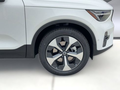 New 2026 Volvo XC40 B5 Plus w/ Climate Package AWD/4WD image 11
