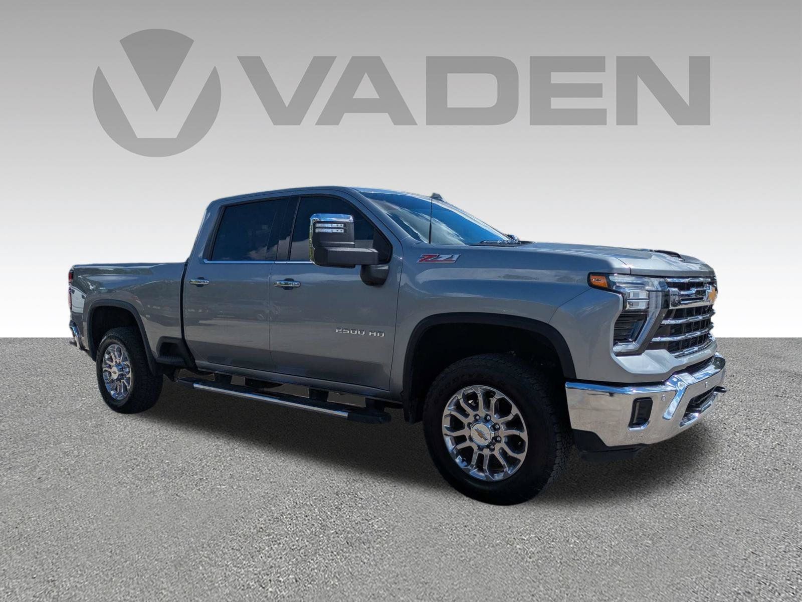 Used 2025 Chevrolet Silverado 2500 LTZ w/ LTZ Convenience Package AWD/4WD image 3
