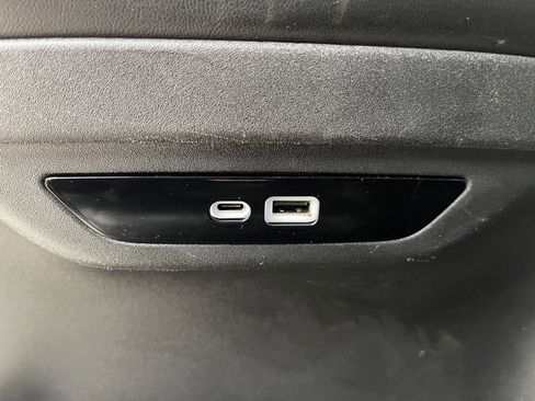 Used 2024 Chrysler Pacifica Touring-L image 45