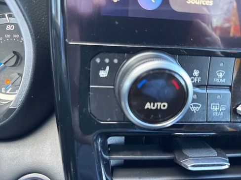 Certified 2024 Toyota Highlander XLE image 15