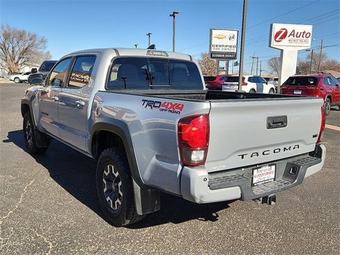 Used 2018 Toyota Tacoma SR image 3