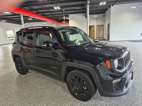 Used 2019 Jeep Renegade Altitude w/ Quick Order Package 2XM FWD image 23