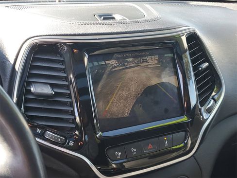 Used 2019 Jeep Cherokee Limited w/ Technology Group image 26