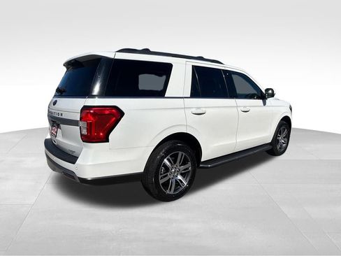 Used 2022 Ford Expedition XLT image 4