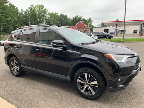 Used 2018 Toyota RAV4 XLE AWD/4WD image 3