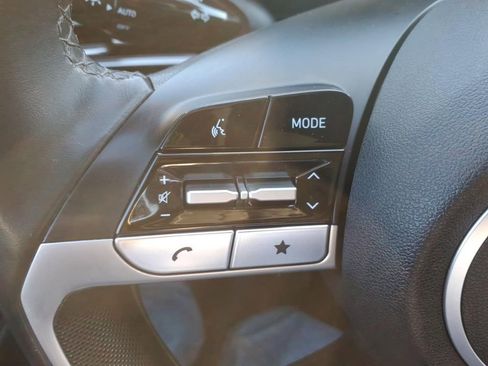 Used 2024 Hyundai Elantra Limited image 18