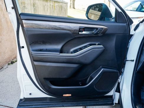 Used 2022 Toyota Highlander Platinum image 9