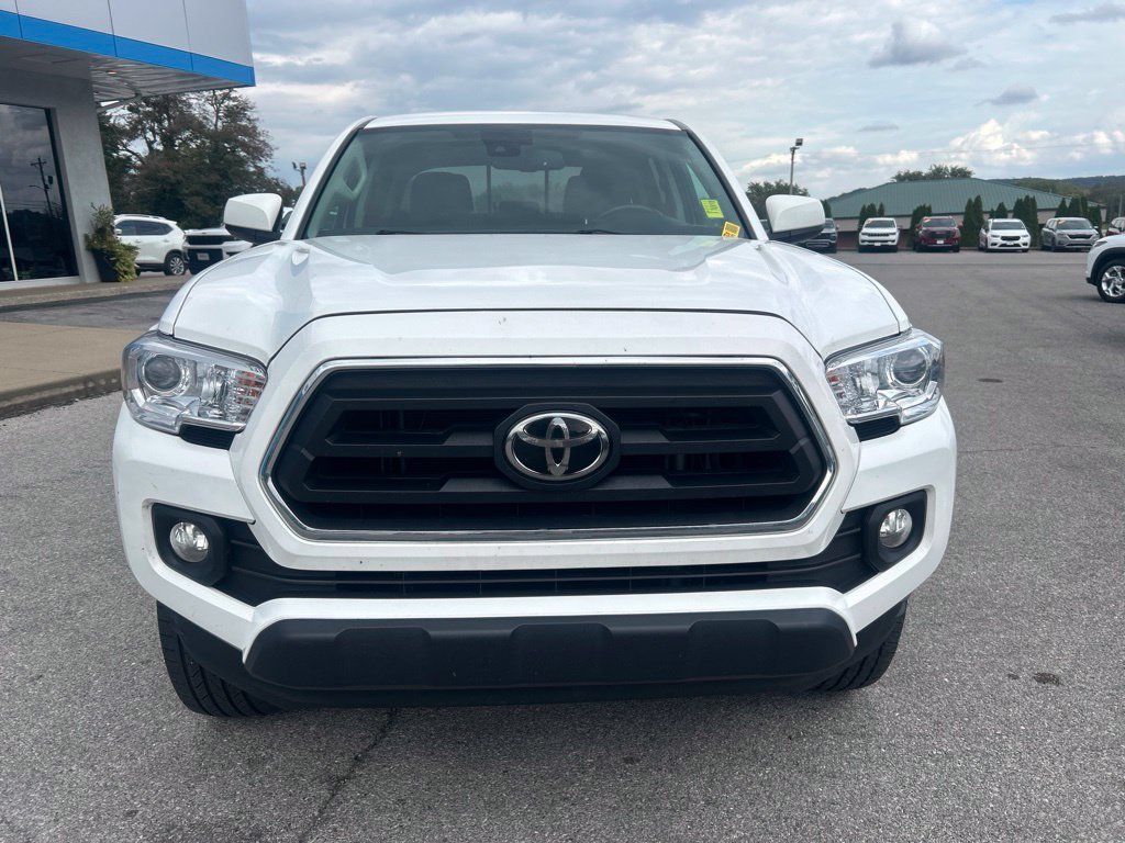 Used 2023 Toyota Tacoma SR5 AWD/4WD image 2