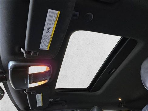 Used 2019 Jeep Grand Cherokee Altitude RWD image 12