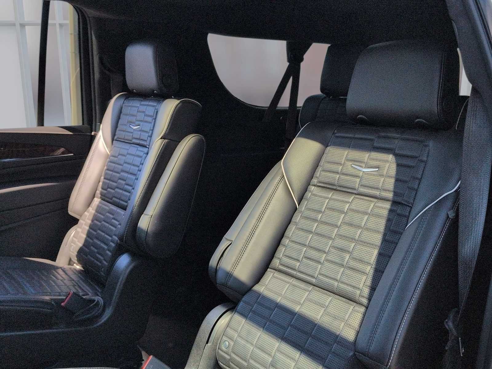 Used 2021 Cadillac Escalade ESV Sport Platinum AWD/4WD image 24