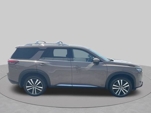 Certified 2025 Nissan Pathfinder Platinum w/ Cargo Package AWD/4WD image 38