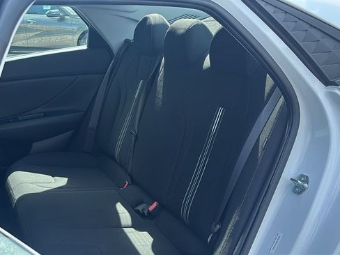 Used 2025 Hyundai Elantra Hybrid FWD image 26