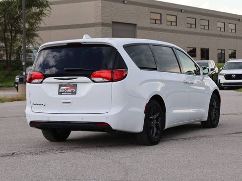 Used 2018 Chrysler Pacifica Touring Plus w/ S Appearance Package FWD image 9