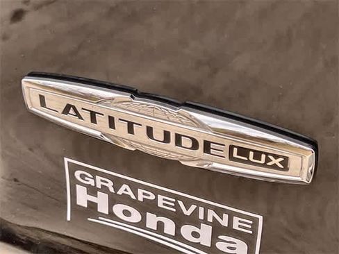 Used 2021 Jeep Cherokee Latitude Lux w/ Comfort/Convenience Group image 8