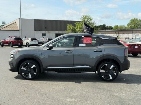 Certified 2025 Nissan Kicks SR image 2