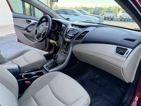 Used 2014 Hyundai Elantra SE w/ Option Group 02 FWD image 12
