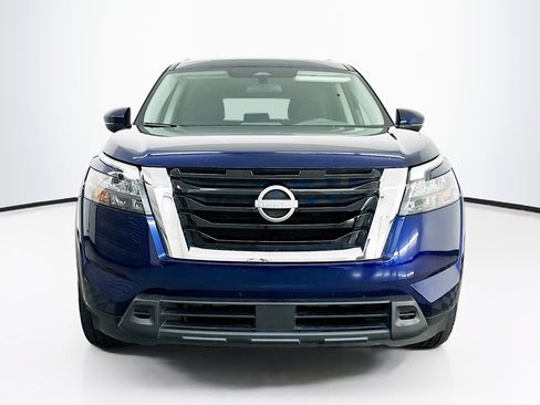 Used 2025 Nissan Pathfinder SV AWD/4WD image 2