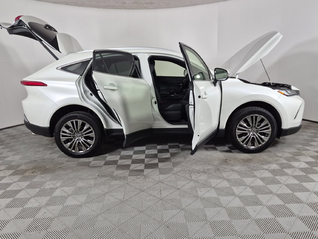 Used 2022 Toyota Venza XLE AWD/4WD image 9