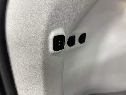 Used 2019 Jeep Cherokee Limited image 10