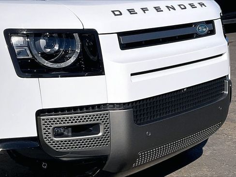 Used 2024 Land Rover Defender 110 X-Dynamic SE image 26