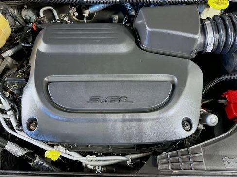 Used 2021 Chrysler Voyager Lxi FWD image 8