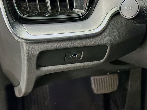 Used 2025 Volvo S60 B5 Core image 17