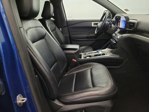 Used 2020 Ford Explorer XLT w/ Equipment Group 202A AWD/4WD image 21
