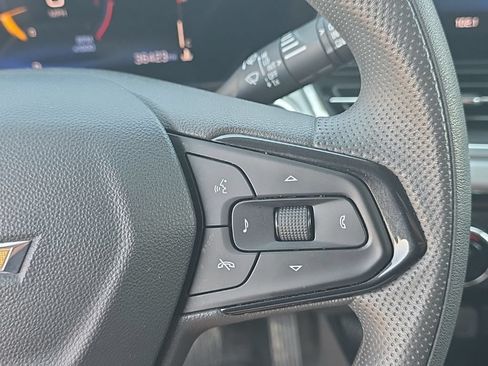 Used 2025 Chevrolet Trax LT FWD image 17