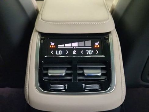 New 2026 Volvo XC90 T8 Plus w/ Protection Package Premier AWD/4WD image 33