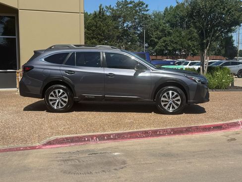Used 2023 Subaru Outback Premium AWD/4WD image 7