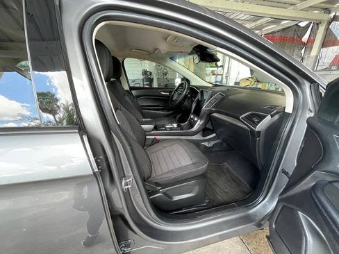 Used 2021 Ford Edge SE FWD image 10