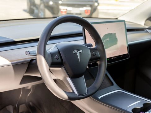 Used 2023 Tesla Model Y AWD image 20