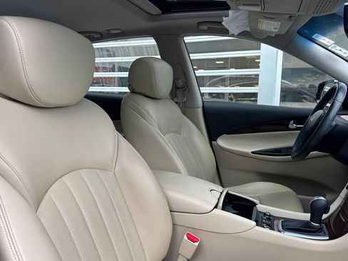 Used 2017 INFINITI QX50 AWD w/ Technology Package image 31