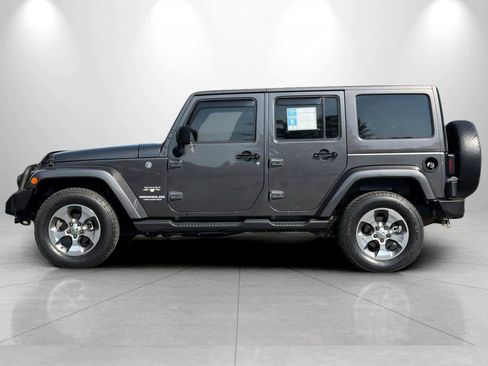 Used 2016 Jeep Wrangler Unlimited Sahara w/ Connectivity Group AWD/4WD image 5