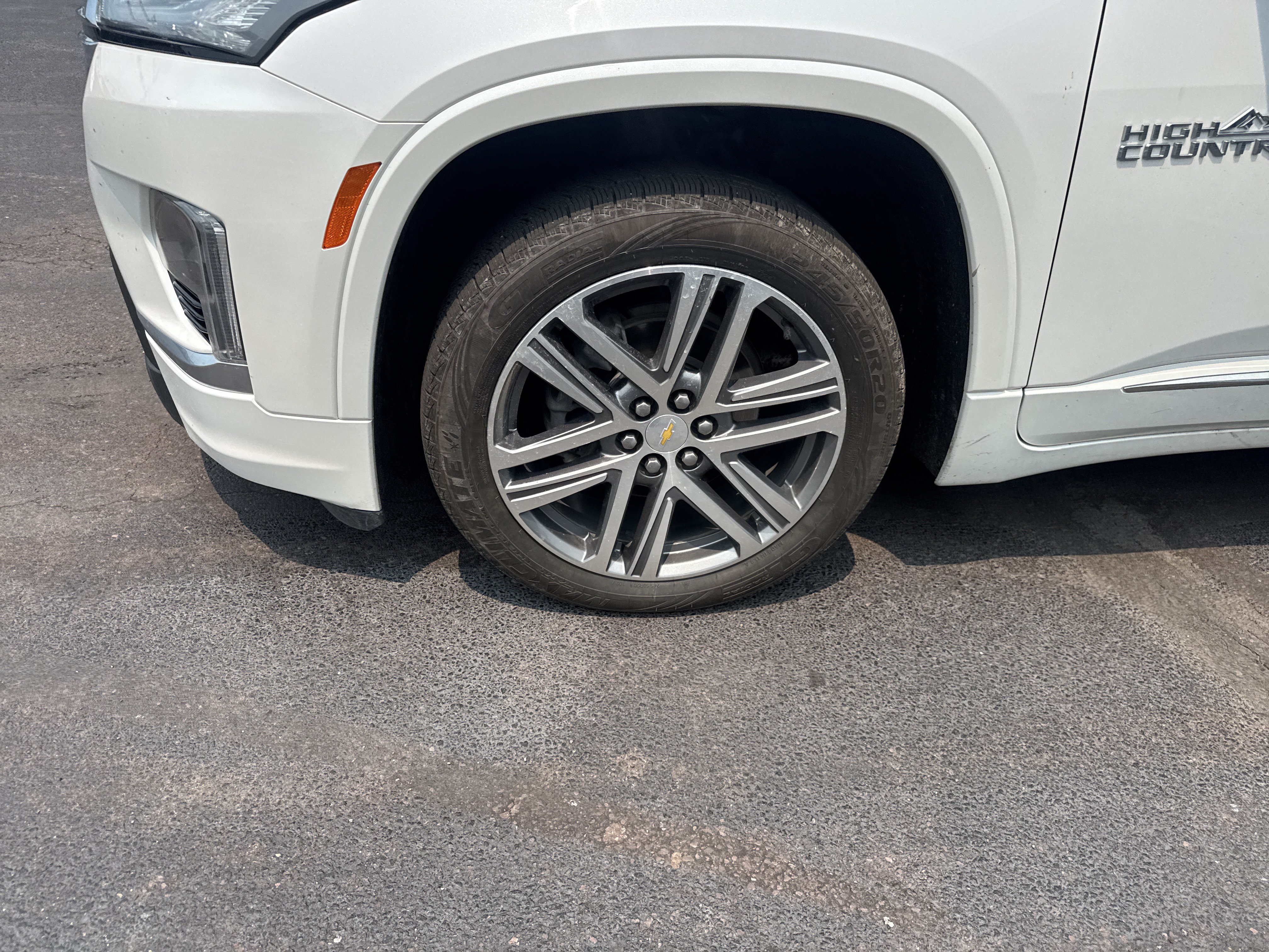 Used 2022 Chevrolet Traverse High Country w/ LPO, Floor Liner Package AWD/4WD image 11
