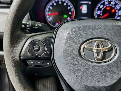 Used 2019 Toyota RAV4 XLE w/ Convenience Package FWD image 18