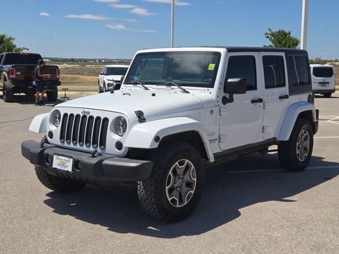 Used 2013 Jeep Wrangler Unlimited Sahara w/ Trailer Tow Group AWD/4WD image 6