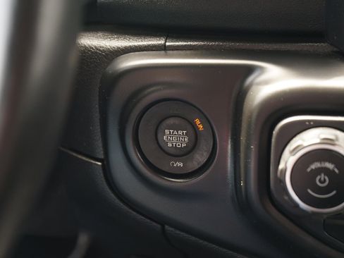 Used 2020 Jeep Wrangler Unlimited Sahara AWD/4WD image 18