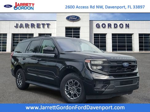 Certified 2025 Ford Expedition Active AWD/4WD image 1