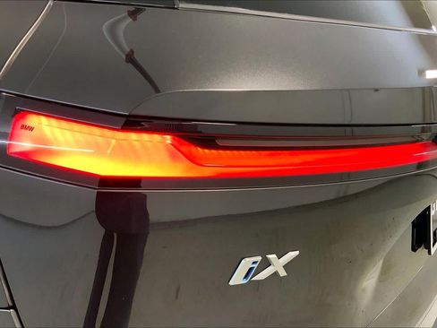 Used 2024 BMW iX xDrive50 w/ Premium Package AWD/4WD image 28
