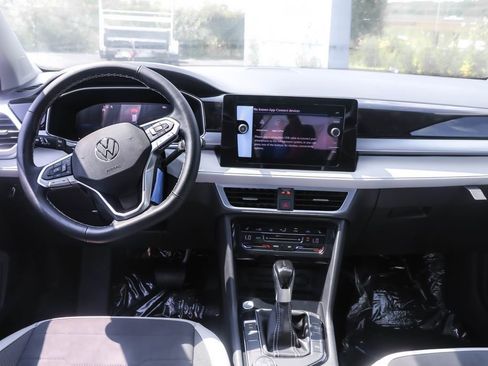 New 2025 Volkswagen Taos SE image 34